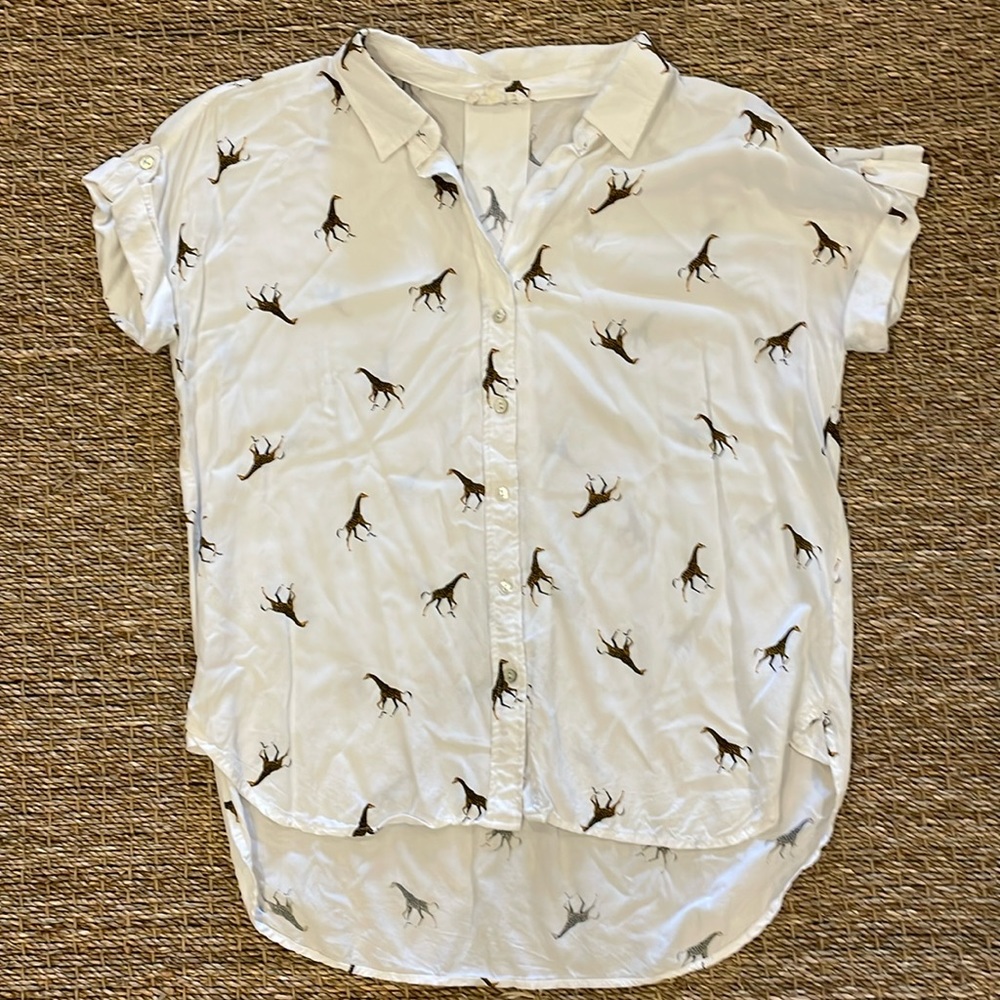 Giraffe print short sleeve blouse
